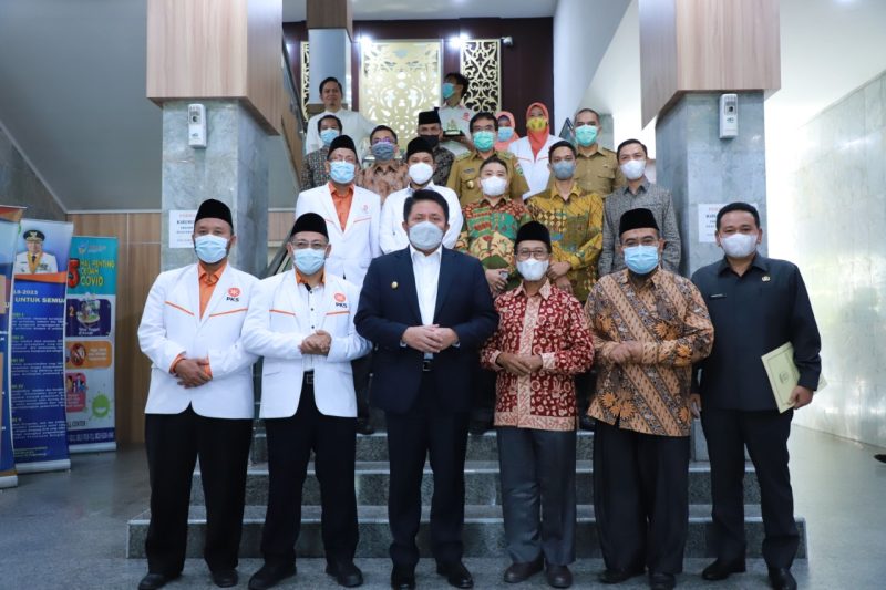 Gubernur Sumatera Selatan (Sumsel) H Herman Deru mengajak sejumlah pihak termasuk partai politik yang ada di Sumsel untuk berkolaborasi dalam menjaga kebersamaan agar kerukunan dapat terus dipertahankan.