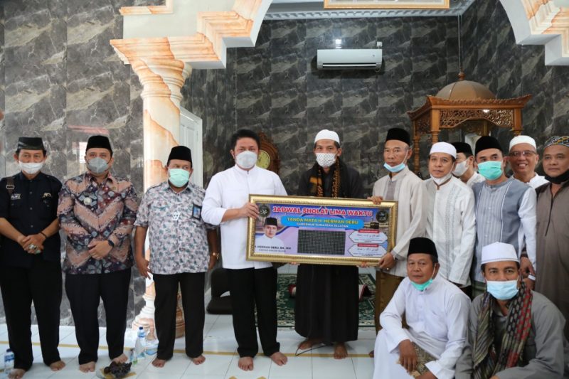 Gubernur Herman Deru melakukan safari Jumat di masjid Al Muhajirin Komplek Bumi Sriwijaya Indah (BSI) Jalan Soekarno Hatta Palembang, Jum'at (18/6).