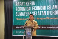 Gubernur Sumatera Selatan (Sumsel) H Herman Deru saat sambutan pada pelantikan pengurus Forum Da’i Ekonomi Islam Sumsel (Fordeiss), bertempat di Grand Atyasa Convention Center, Sabtu (19/6) siang.