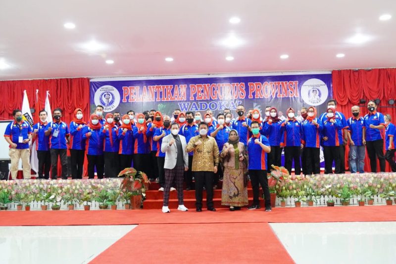 Gubernur Provinsi Sumatera Selatan (Sumsel) H Herman Deru bersama Ketua Umum PBSI Agung Firman Sampurna dengan resmi membuka secara langsung BNI Executive Badminton Tournament (EBT) Persatuan Bulutangkis Seluruh Indonesia (PBSI) Sumsel Tahun 2021, bertempat di GOR Dempo Jakabaring Sport City (JSC) Jum’at (26/7) malam.
