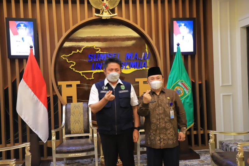 Gubernur Sumsel H Herman Deru menerima audiensi Kepala  Perwakilan BKKBN Sumsel, Nopian Andusti di kantor Gubernur, Senin (28/6). 