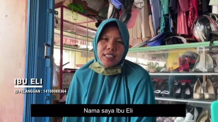 Salah satu pelanggan listrik daya 450 VA penerima stimulus listrik di bulan Juni 2021, Ibu Eli
