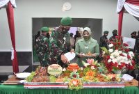 Momen syukuran yang digelar di halaman Makorem 044/Gapo ini bersamaan dengan prosesi wisuda atau pelepasan 77 anggota TNI AD yang memasuki masa pensiun, Rabu (30/6)