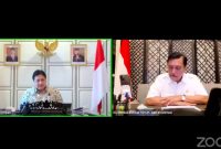 Menko Perekonomian Airlangga Hartarto dan Menko Marinves Luhut Binsar Pandjaitan saat memberikan Keterangan Pers mengenai Evaluasi dan Penerapan PPKM, Minggu (25/07) malam, secara virtual.