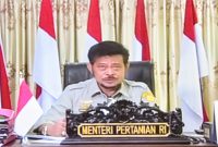 Menteri Pertanian Syahrul Yasin Limpo memberikan keterangan pers usai mengikuti Rapat Terbatas mengenai Pinjaman KUR Pertanian melalui konferensi video, Senin (26/07)