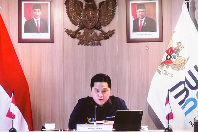 Menteri BUMN Erick Thohir memberikan keterangan pers usai mengikuti Rapat Terbatas mengenai Pinjaman KUR Pertanian melalui konferensi video, Senin (26/07)