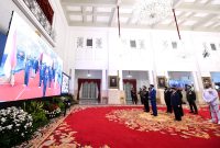Presiden Jokowi berdialog dengan jajaran Polri melalui konferensi video, setelah Upacara Peringatan ke-75 Hari Bhayangkara, Kamis (01/07) pagi, di Istana Negara, Jakarta