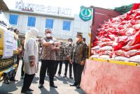 Bupati Dodi Reza Alex Noerdin Distribusikan Bantuan Beras PPKM untuk 25.552 KPM