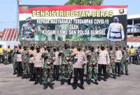 Kapolda Sumsel dan Pangdam Sriwijaya Distribusikan Bansos ke Polres-Kodim