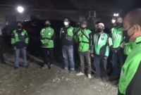 Dirintelkam Polda Kombes Pol Ratno Kuncoro Sumsel Bagikan 200 Sembako, Masker dan Stiker Penerapan Prokes untuk Komunitas Ojol