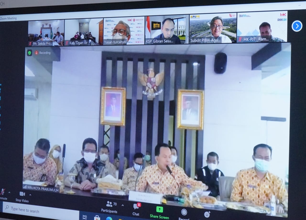 Rapat Koordinasi Pembangunan Jalan Tol Simpang Indralaya-Muara Enim yang diselenggarakan oleh Kantor Staf Presiden RI, Kamis (15/07).