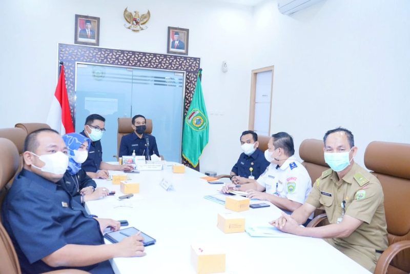 Plh Sekda Sumsel menghadiri secara virtual dalam Rapat Koordinasi Pembangunan Jalan Tol Simpang Indralaya-Muara Enim yang diselenggarakan oleh Kantor Staf Presiden RI, Kamis (15/07).