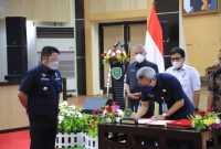 Penandatangan MoU dilakukan Kepala Dinas Pertanian Provinsi Sumsel R Bambang Pramono dengan Danrem 044/Gapo Brigjen TNI Jauhari Agus Suraji dan sejumlah petinggi Kodam II Sriwijaya tersebut dan disaksikan langsung Gubernur Sumsel H Herman Deru. 