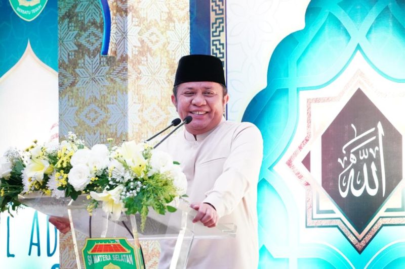 Gubernur Sumsel H Herman Deru melaksanakan salat Ied di Griya Agung