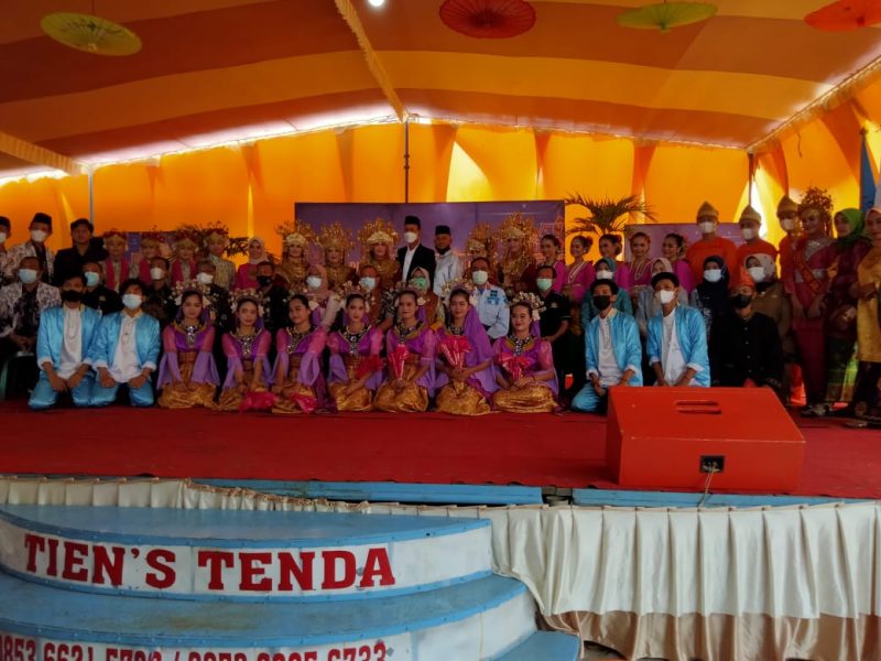 Sekolah menengah kejuruan persatuan guru republik Indonesia (SMK PGRI) Tanjung Raja Kabupaten Ogan Ilir (OI) mengukuhkan kesenian tari yang dikreasikannya sendiri yakni tari Sambut (Berais), Kamis (1/7/2021).