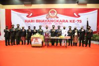 Kenakan Pakaian Adat, Herman Deru Hadiri Puncak HUT Bhayangkara ke 75