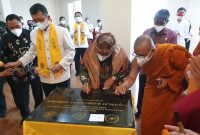 Kakanwil Kemenag Sumsel Mukhlisuddin saat meresmikan Pusat Pendidikan dan Pelatihan (Pusdiklat) Buddhayana Sriwijaya