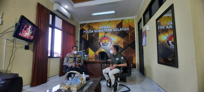 Kabid Humas Polda Sumsel Kombes Pol Drs Supriadi MM saat diwawancarai awak media, Rabu (14/7/2021).