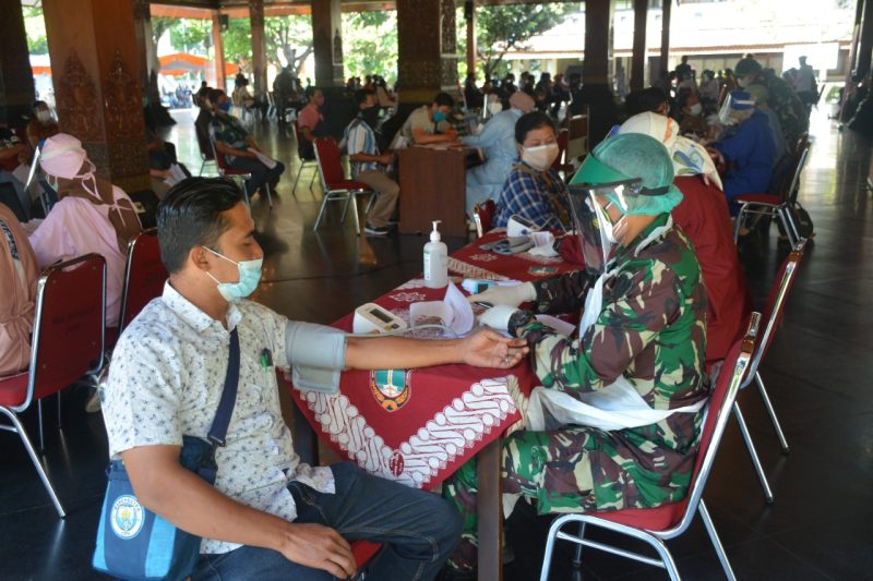 Vaksinasi Covid-19 di Balaikota Surakarta, Sabtu (17/7)