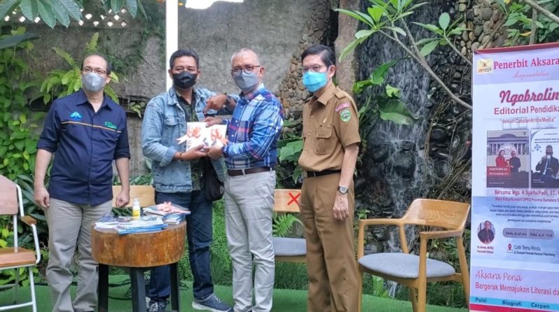 Widodo di sela Kegiatan Mantan Kadisdik Sumsel, Widodo saat acara Ngobrolin Editorial Pendidikan, Kamis (29/7) di Cafe Temu Rindu