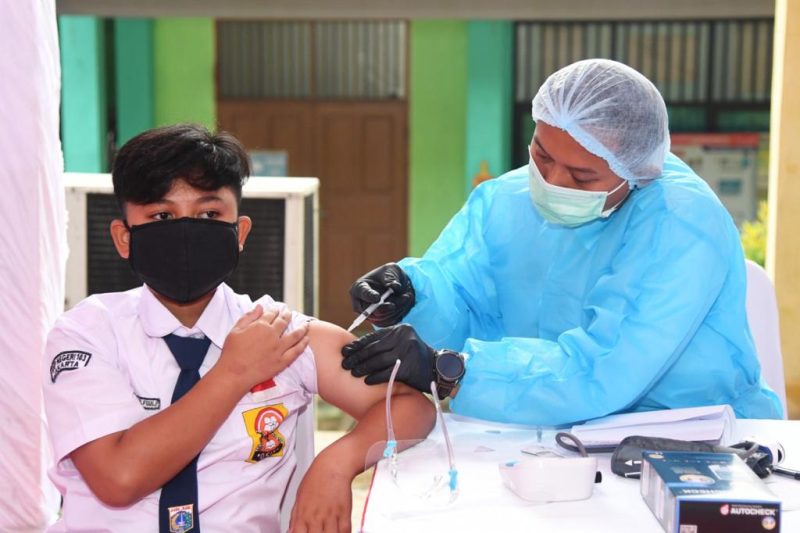 Vaksinasi bagi pelajar yang dilaksanakan BIN