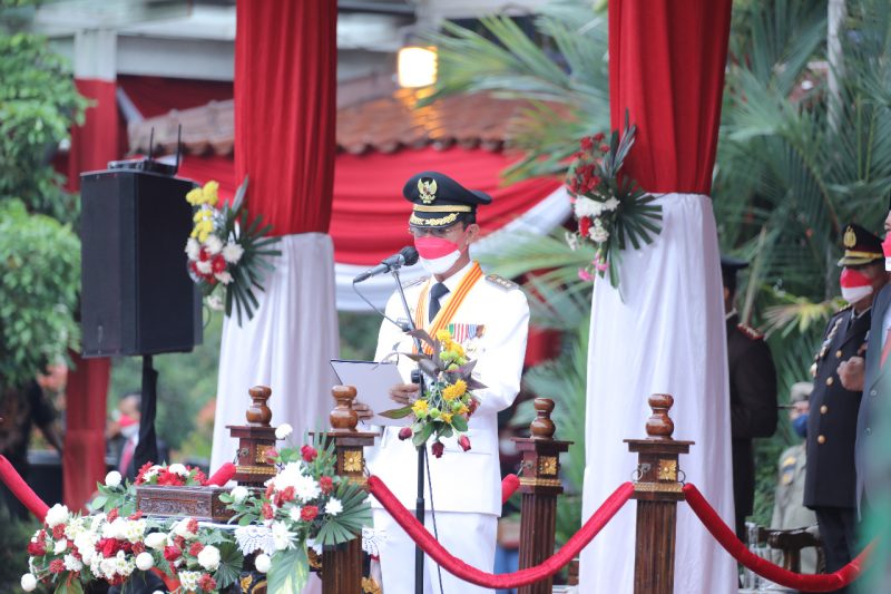 Walikota Palembang H Harnojoyo memimpin Upacara HUT Kemerdekaan Republik Indonesia ke 76 di Jalan Tasik Palembang.