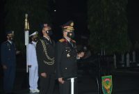 Kapolda Sumsel Irjen Pol Prof Dr Eko Indra Heri S MM memimpin upacara penghormatan dan renungan suci mengenang jasa Pahlawan di Taman Makam Pahlawan (TMP) Ksatria Ksetra Siguntang Palembang, puku 24.01 dini hari, Selasa (17/8/2021).