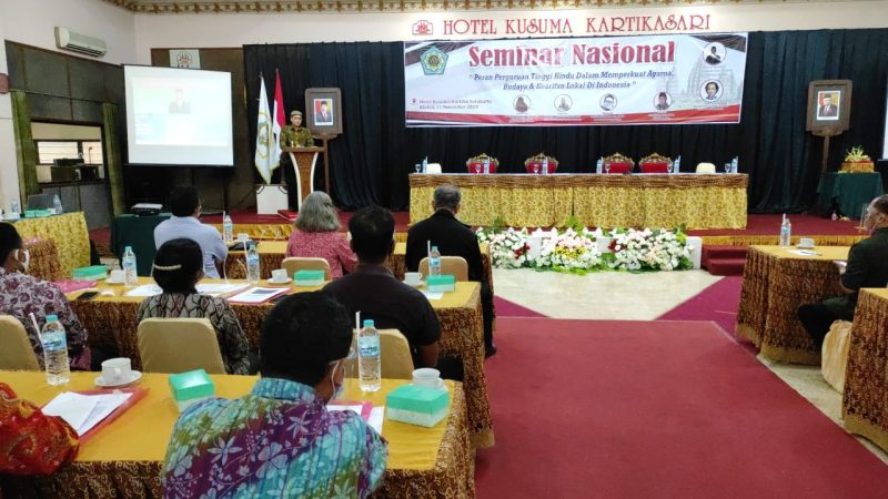 Dirjen Bimas Hindu, Dr  Tri Handoko Seto SS MSc saat membuka sekaligus sebagai Keynote Speaker kegiatan Seminar Nasional Sekolah Tinggi Hindu Dharma Klaten Jawa Tengah