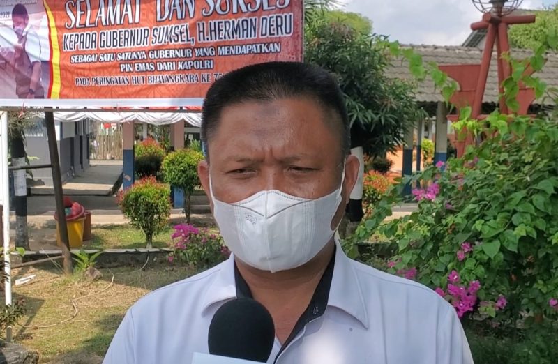 Kepala SMKN 7 Palembang, Bambang Riadi 