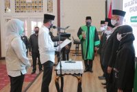 Walikota Palembang H Harnojoyo secara resmi melantik Ketua Baznas Kota Palembang beserta kepengurusannya untuk masa bakti 2021-2026 di rumah dinas Walikota Palembang Jalan Tasik, Kamis (12/8)