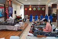Pangkalan Angkatan Laut (Lanal) Palembang bersama Palang Merah Indonesia (PMI) menggelar donor darah Konvalescent dan donor darah Maritim dalam rangka Dirgahayu Republik Indonesia ke 76, bertempat di Mako TNI AL Palembang, Kamis (12/8/2021).