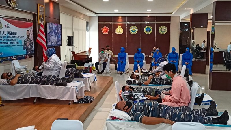 Pangkalan Angkatan Laut (Lanal) Palembang bersama Palang Merah Indonesia (PMI) menggelar donor darah Konvalescent dan donor darah Maritim dalam rangka Dirgahayu Republik Indonesia ke 76, bertempat di Mako TNI AL Palembang, Kamis (12/8/2021).