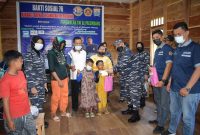 Pangkalan Angkatan Laut (Lanal) Palembang bekerja sama dengan Karang Taruna Jakabaring gelar donor darah dan khitanan massal untuk warga Pesisir Sungai Musi.