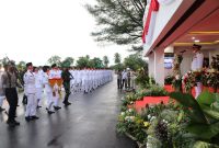 Wakil Bupati Musi Banyuasin Beni Hernedi menjadi Inspektur Upacara Penurunan Bendera Merah Putih dalam Peringatan Hari Kemerdekaan Republik Indonesia ke-76 tahun, yang dilaksanakan di Halaman Kantor Bupati Muba, Selasa sore (17/8/2021) pukul 17.00 WIB.