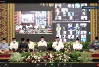 Terlihat beberapa pejabat dan kerabat di Griya Agung untuk melayat, membaca Tahlil, surat Yaasin dan memanjatkan doa untuk mendiang Almarhumah Gh Percha Leanpuri BBus MBA di Griya Agung