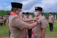 Bupati Muba Dr H Dodi Reza Alex Noerdin penghargaan bagi setiap anggota gerakan pramuka yang telah membantu dalam penanganan pandemi COVID-19 dengan memberikan piagam penghargaan, dan pin COVID-19.
