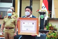 Menteri Dalam Negeri (Mendagri) M Tito Karnavian secara virtual kepada Gubernur Sumsel H Herman Deru pada Rakor Pengawasan Penyelenggaraan Pemerintahan Daerah (Rakorwasdanas) sekaligus meluncurkan Sinergitas Pengelolaan Bersama Monitoring Center for Prevention (MCP) pencegahan korupsi oleh KPK RI, di Auditorium Graha Bina Praja Pemprov Sumsel, Selasa (31/8) pagi.