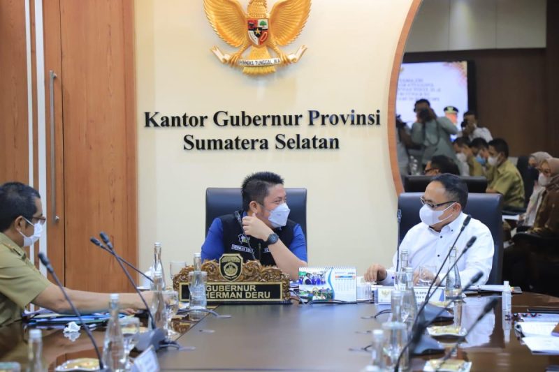 Gubernur Sumsel Herman Deru melakukan rapat kerja bersama Anggota Komisi V dan Komisi IV DPR RI di ruang rapat Gubernur, Selasa (10/8).