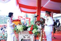 Dengan menerapkan protokol kesehatan (prokes) ketat peringatan detik-detik proklamasi yang dipusatkan di Griya Agung Palembang, Selasa (17/8) dipimpin Gubernur Sumsel H Herman Deru sebagai Inspektur Upacara.