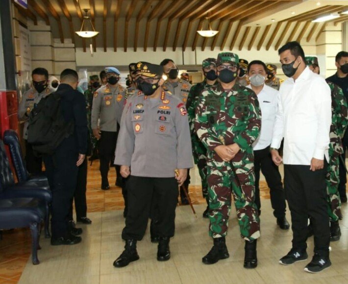 Kapolri Jenderal Listyo Sigit Prabowo mengimbau kepada warga Medan, Sumatera Utara (Sumut), yang terpapar COVID-19, untuk menjalani perawatan di lokasi Isolasi Terpusat (Isoter). 
