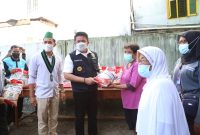 Warga penerima bantuan sosial (Bansos) berupa beras yang digulirkan Pemerintah Provinsi Sumatera Selatan (Sumsel) mengaku sangat terbantu dengan program yang digagas Gubernur Herman Deru tersebut.