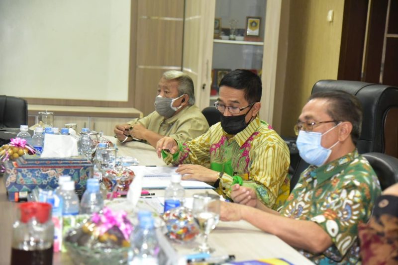 Plh Sekretaris Daerah (Sekda) Provinsi Sumsel, Drs H Ahmad Najib hadir sebagai panitia pada Seleksi Jabatan Tinggi Pratama Sekretaris Daerah Kabupaten Lahat di Kantor Badan Kepegawaian dan Pengembangan Sumber Daya Manusia (BKPSDM) Kabupaten Lahat, Sabtu (21/8). 