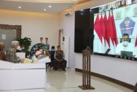 Wagub Sumsel H Mawardi Yahya mengikuti Rapat Koordinasi (Rakor) Evaluasi PPKM di luar Jawa dan Bali secara virtual bersama Menteri Koordinator Bidang Perekonomian RI, Airlangga Hartarto di Ruang Command Center Kantor Gubernur, Sabtu (21/8/21).