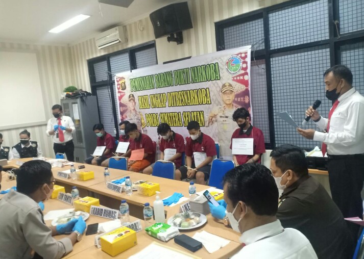 Direktur Narkoba Polda Sumsel Kombes Pol Heri Istu Hariono saat gelar Konferensi Pers