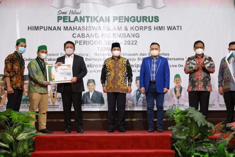 Gubernur Sumatera Selatan (Sumsel) H Herman Deru mengajak Pengurus Himpunan Mahasiswa Islam (HMI) Cabang Palembang ikut serta dalam penyaluran Bantuan Sosial (Bansos) yang diperuntukan bagi 1000 Kepala Keluarga (KK) yang terdampak pandemi COVID-19 di wilayah Sumsel. 