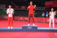 (ki-ka): Chen Long (China), Viktor Axelsen (Denmark), Anthony Sinisuka Ginting