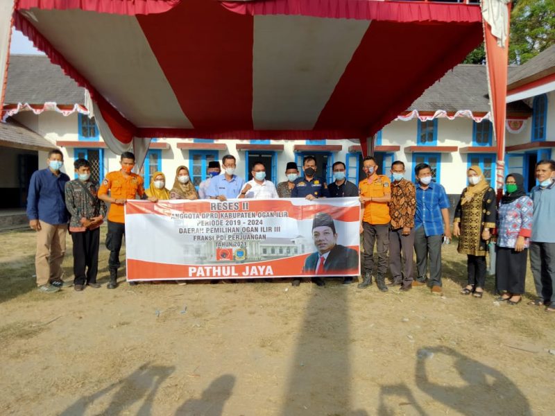 Anggota DRPRD Kabupaten Ogan Ilir dengan daerah pemilihan (Dapil) Kecamatan Tanjung Raja, Sungai Pinang, Rantau Alai dan Kandis melakukan reses di wilayah Tanjung Raja dengan tetap menerapkan protokol kesehatan, Kamis (5/8/2021).