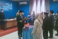 Pj Bupati Muara Enim H Nasrun Umar (HNU) secara resmi melantik Direksi Perusahaan Daerah Air Minum (PDAM) Lematang Enim (Direktur Utama Sartono, Direktur Teknik Subroto dan Direktur Umum Wahyu Ningsih) di Aula Kantor PDAM Lematang Enim, Selasa siang (10/08).
