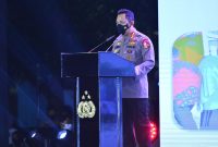 Kapolri Jenderal Listyo Sigit Prabowo bersama Panglima TNI Marsekal Hadi Tjahjanto, dan Menteri Kesehatan (Menkes) Budi Gunadi Sadikin saat menghadiri kegiatan 'Malam Apresiasi Relawan Vaksinasi Merdeka' di Polda Metro Jaya, Selasa (17/8/2021).