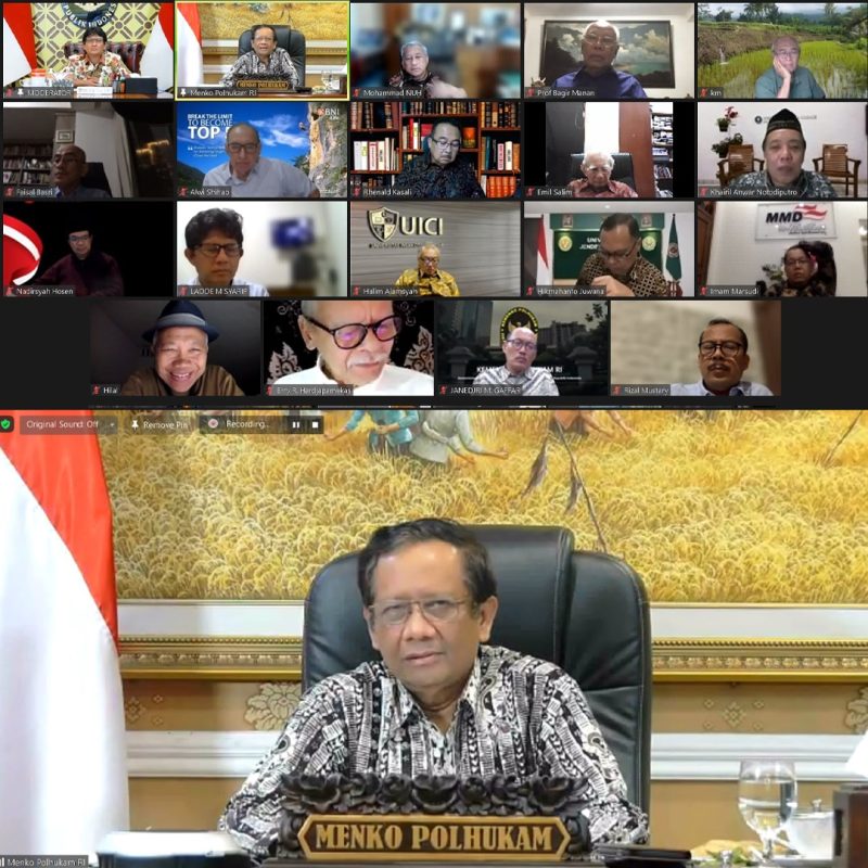 Sejumlah tokoh senior dari kalangan intelektual, mantan pejabat, dan aktivis masyarakat sipil memenuhi undangan Menko Polhukam, Mahfud MD untuk berdialog secara virtual pada Kamis (26/8) malam. 